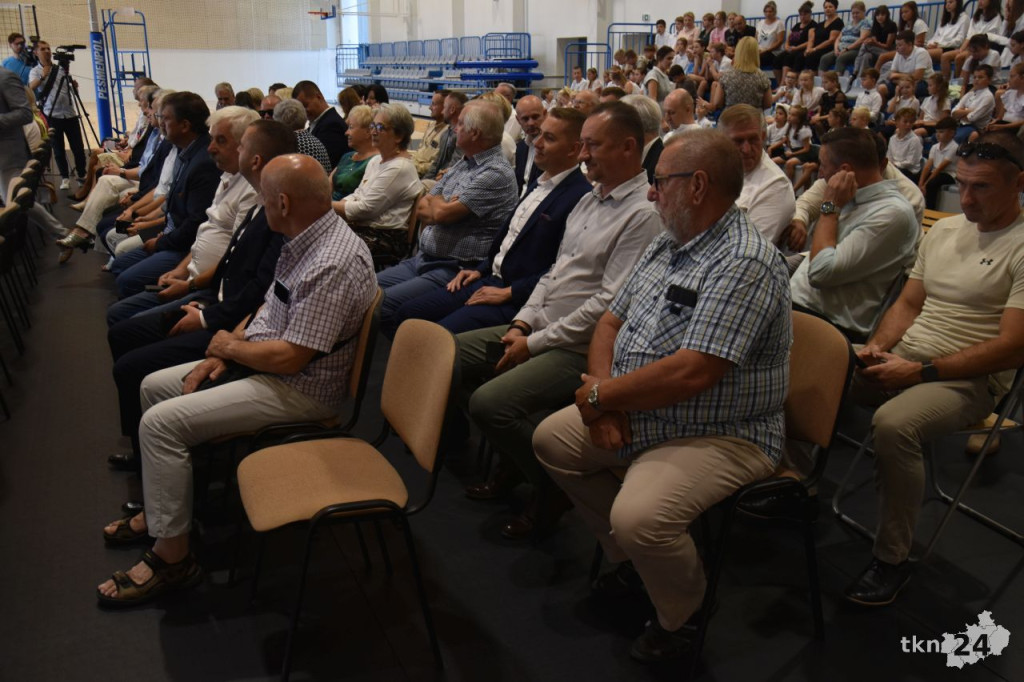 `Igrzyska czas zacząć!` Uroczyste otwarcie hali sportowej przy Szkole Podstawowej nr 2 w Końskich [wideo, zdjęcia]