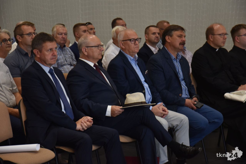 `Igrzyska czas zacząć!` Uroczyste otwarcie hali sportowej przy Szkole Podstawowej nr 2 w Końskich [wideo, zdjęcia]