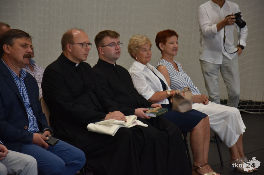`Igrzyska czas zacząć!` Uroczyste otwarcie hali sportowej przy Szkole Podstawowej nr 2 w Końskich [wideo, zdjęcia]