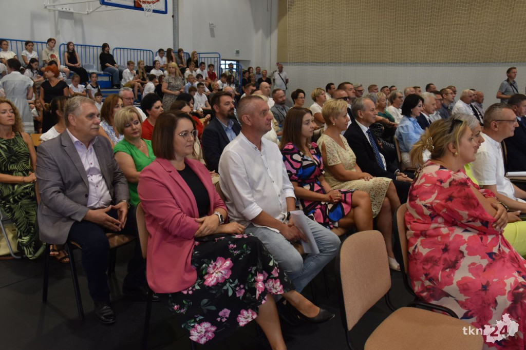 `Igrzyska czas zacząć!` Uroczyste otwarcie hali sportowej przy Szkole Podstawowej nr 2 w Końskich [wideo, zdjęcia]