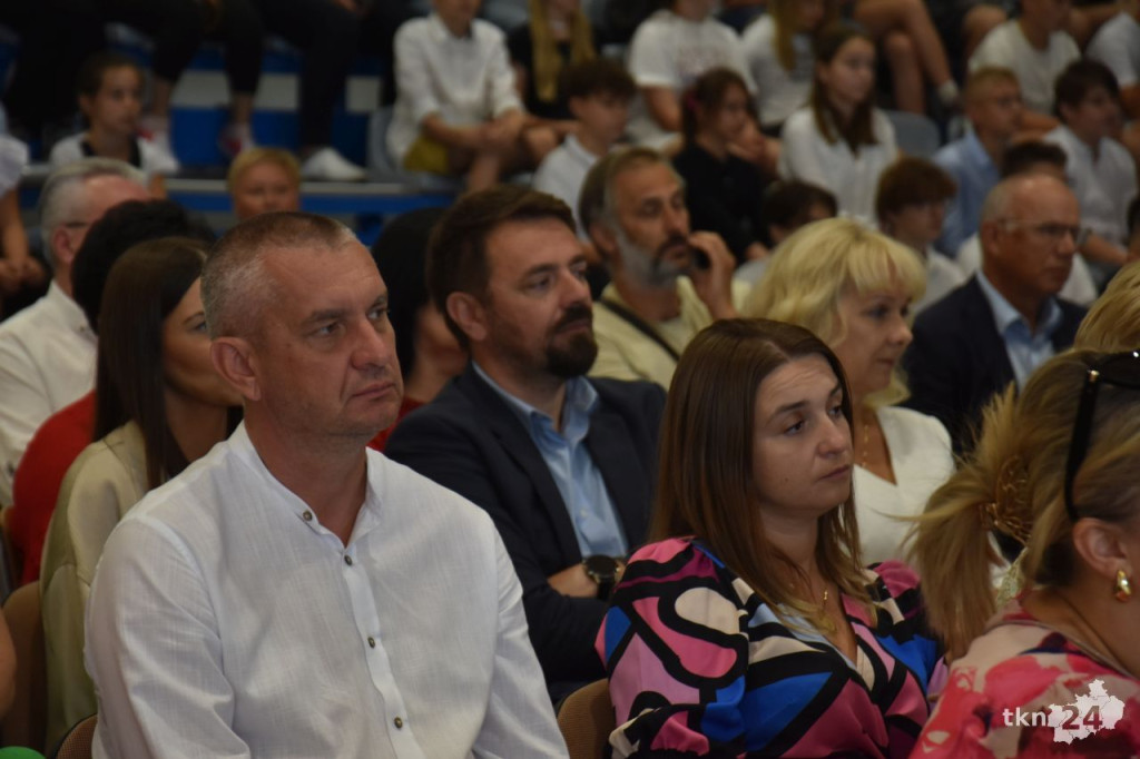 `Igrzyska czas zacząć!` Uroczyste otwarcie hali sportowej przy Szkole Podstawowej nr 2 w Końskich [wideo, zdjęcia]