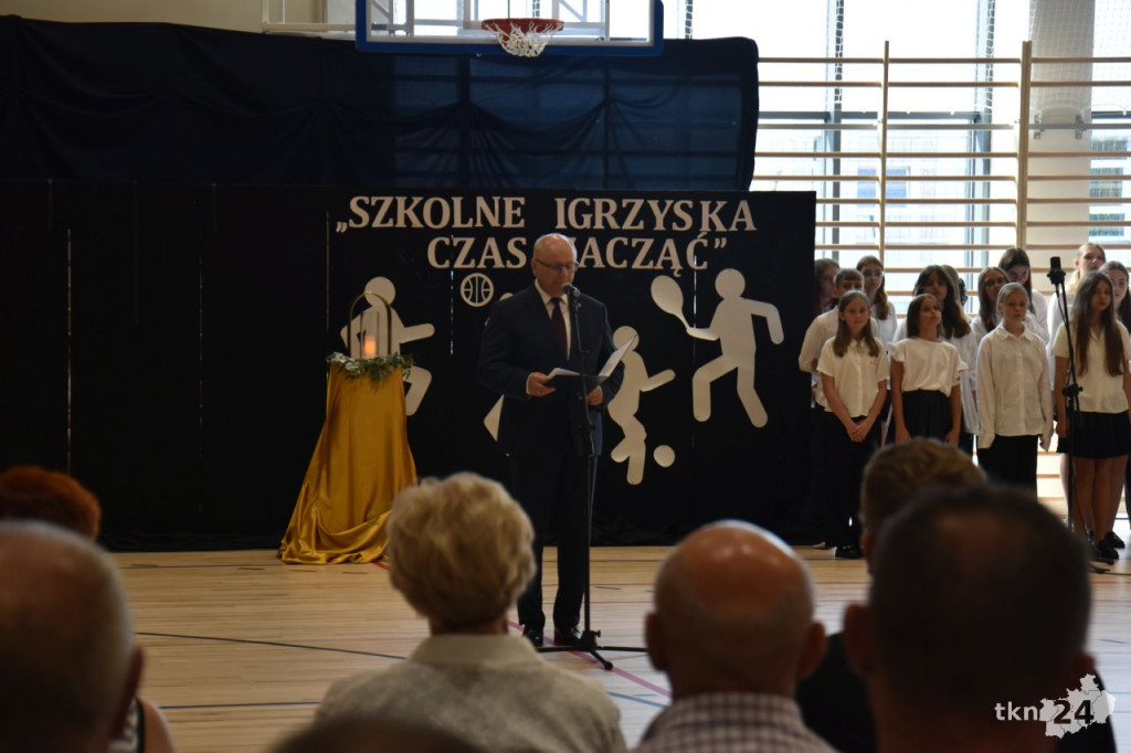 `Igrzyska czas zacząć!` Uroczyste otwarcie hali sportowej przy Szkole Podstawowej nr 2 w Końskich [wideo, zdjęcia]