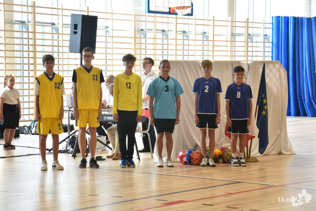 `Igrzyska czas zacząć!` Uroczyste otwarcie hali sportowej przy Szkole Podstawowej nr 2 w Końskich [wideo, zdjęcia]