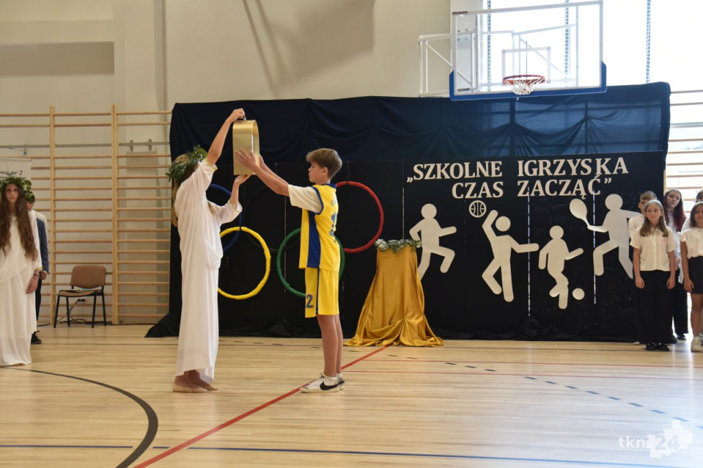 `Igrzyska czas zacząć!` Uroczyste otwarcie hali sportowej przy Szkole Podstawowej nr 2 w Końskich [wideo, zdjęcia]