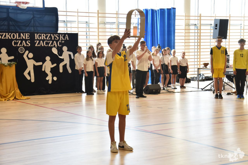 `Igrzyska czas zacząć!` Uroczyste otwarcie hali sportowej przy Szkole Podstawowej nr 2 w Końskich [wideo, zdjęcia]