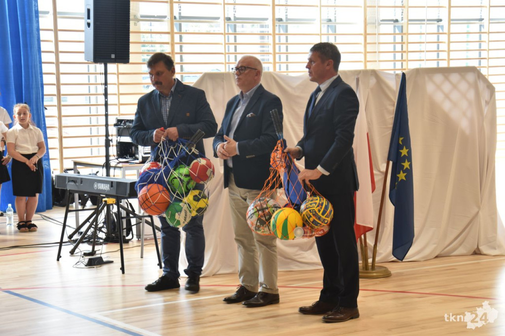 `Igrzyska czas zacząć!` Uroczyste otwarcie hali sportowej przy Szkole Podstawowej nr 2 w Końskich [wideo, zdjęcia]