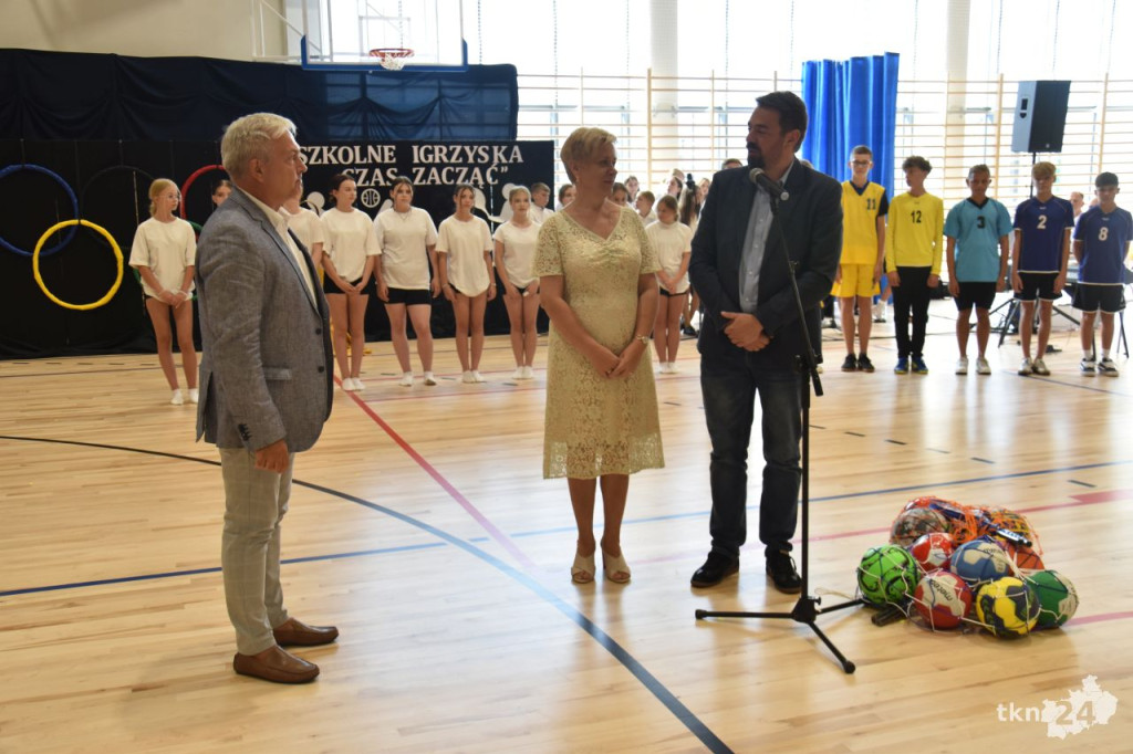 `Igrzyska czas zacząć!` Uroczyste otwarcie hali sportowej przy Szkole Podstawowej nr 2 w Końskich [wideo, zdjęcia]