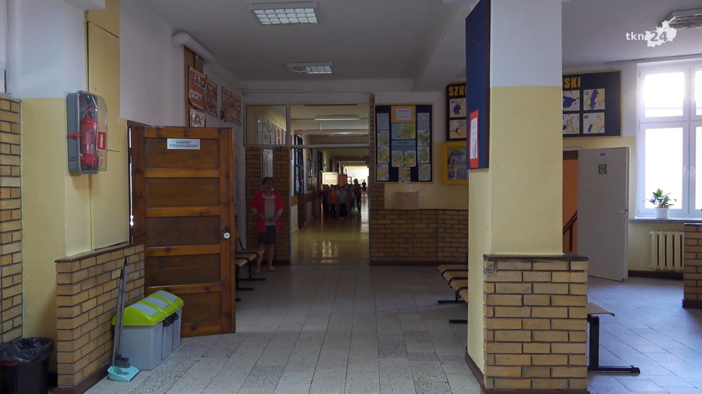 Strażacy prowadzą próbne ewakuacje w szkołach [wideo, zdjęcia]