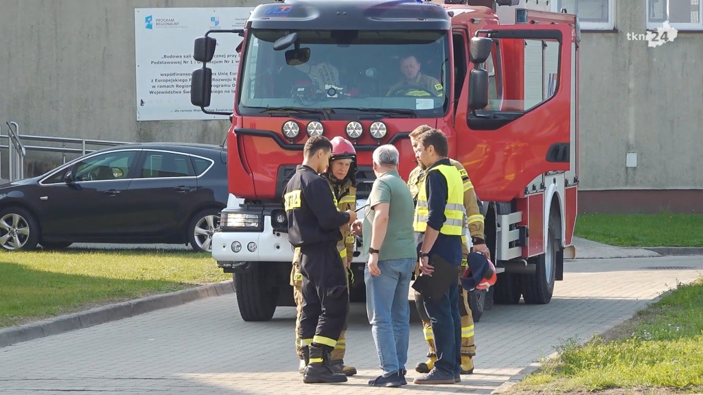 Strażacy prowadzą próbne ewakuacje w szkołach [wideo, zdjęcia]