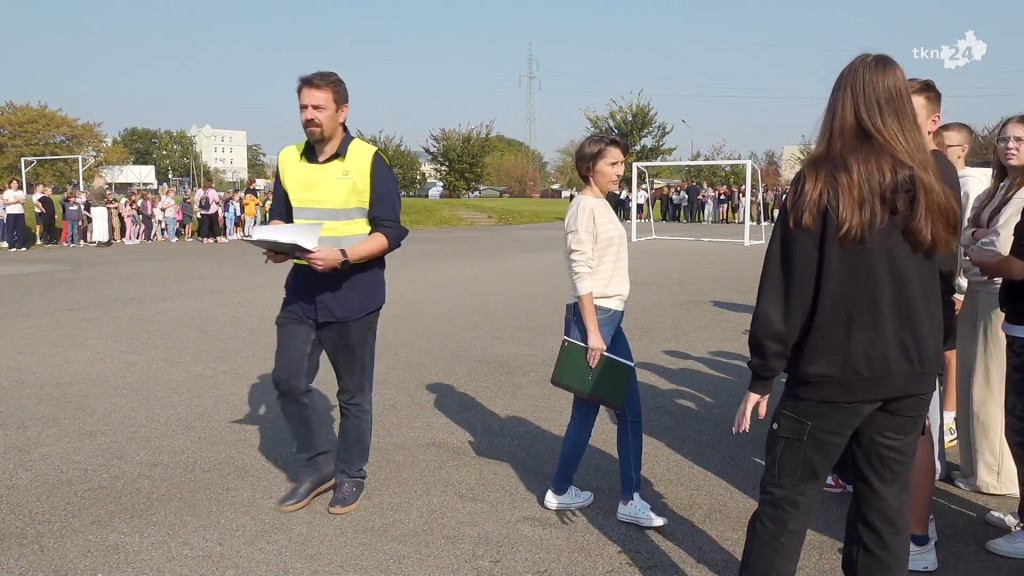 Strażacy prowadzą próbne ewakuacje w szkołach [wideo, zdjęcia]