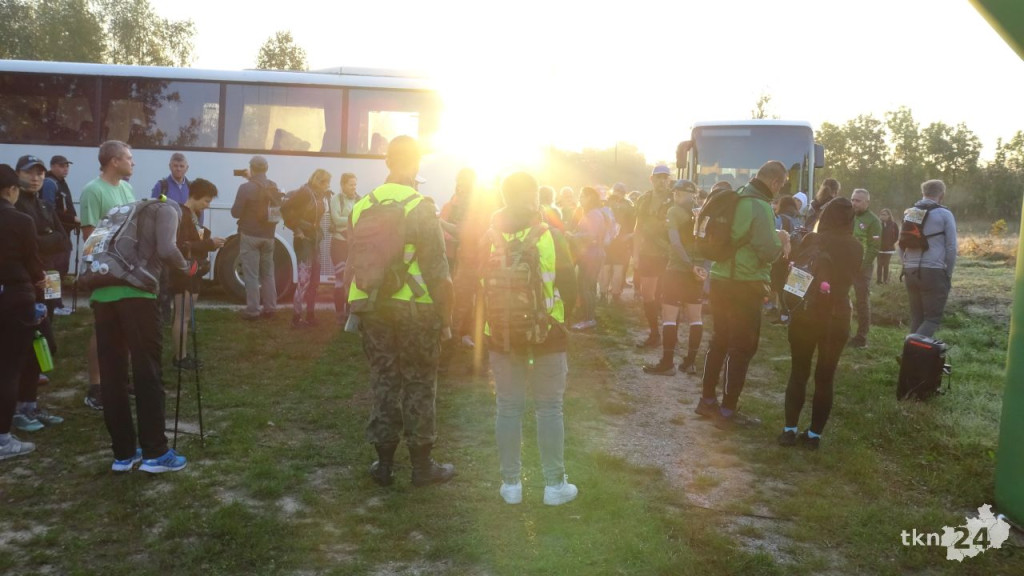Z Afryki do Stanowisk. Ponad 100 piechurów na trasie [wideo, zdjęcia]