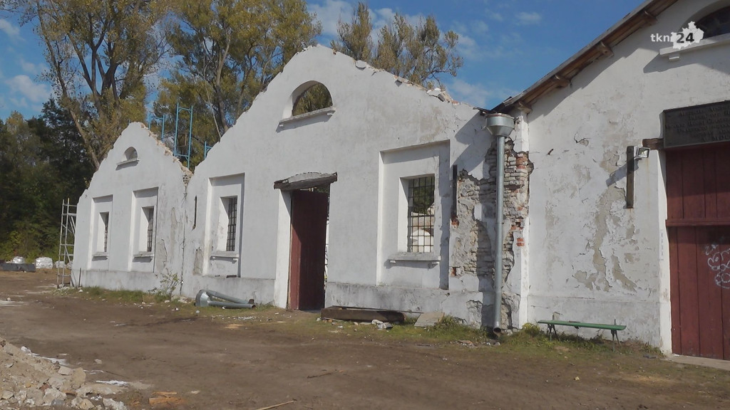 Muzeum w Sielpi znowu z opóźnieniami. Prace jednak ruszyły [wideo]