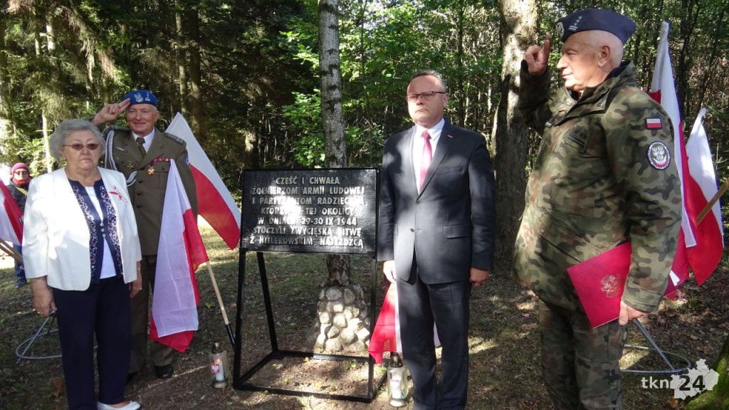 Uczcili pamięć poległych pod Gruszką - Jóźwikowem. Stanęła nowa tablica [wideo, zdjęcia]