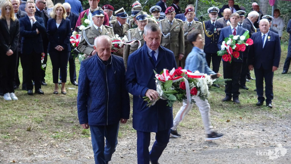 Uczcili pamięć poległych pod Gruszką - Jóźwikowem. Stanęła nowa tablica [wideo, zdjęcia]