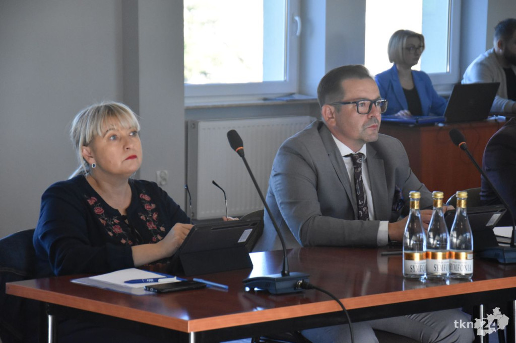 VIII Sesja Rady Powiatu Koneckiego: W tle szpital, wypadkowe skrzyżowanie i zaprzysiężenie radnego [wideo, zdjęcia]