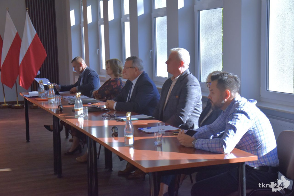 VIII Sesja Rady Powiatu Koneckiego: W tle szpital, wypadkowe skrzyżowanie i zaprzysiężenie radnego [wideo, zdjęcia]