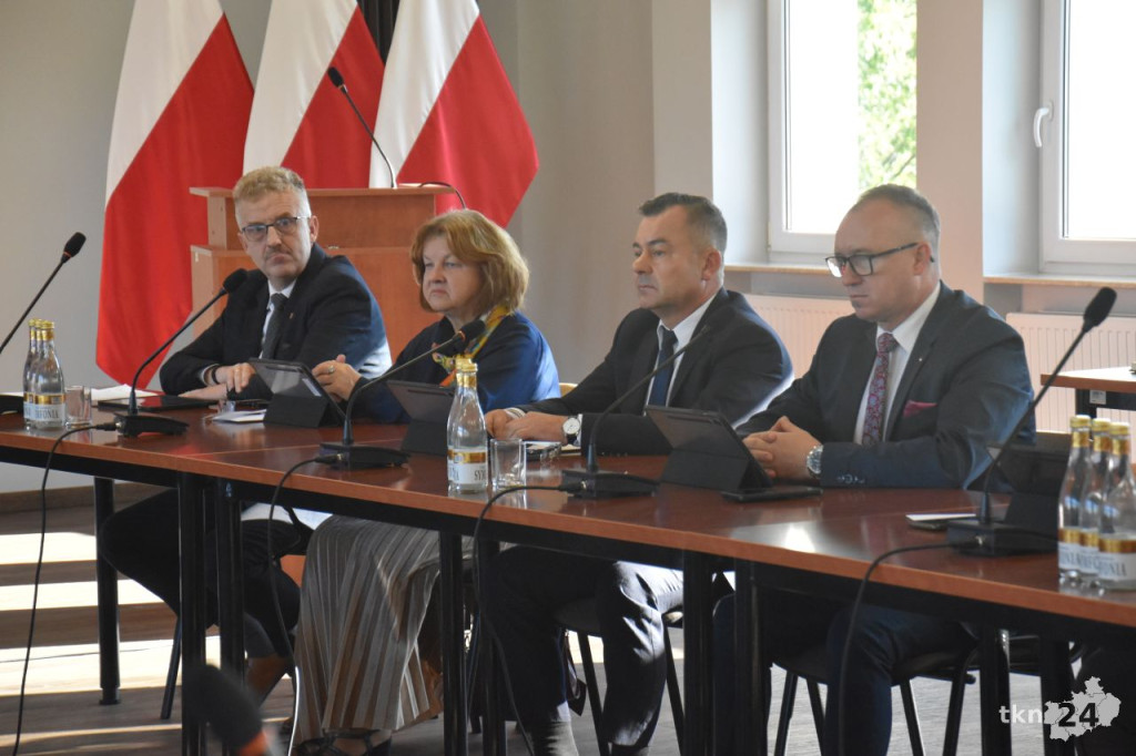 VIII Sesja Rady Powiatu Koneckiego: W tle szpital, wypadkowe skrzyżowanie i zaprzysiężenie radnego [wideo, zdjęcia]