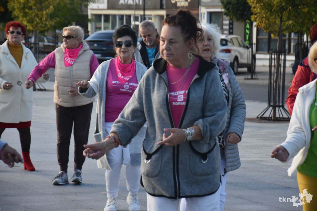 Aktywni seniorzy tańczyli w centrum Końskich [wideo, zdjęcia]