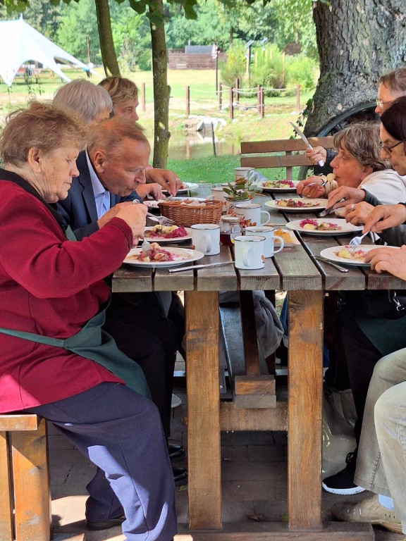 Seniorzy wzięli udział w warsztatach kulinarnych [zdjęcia]