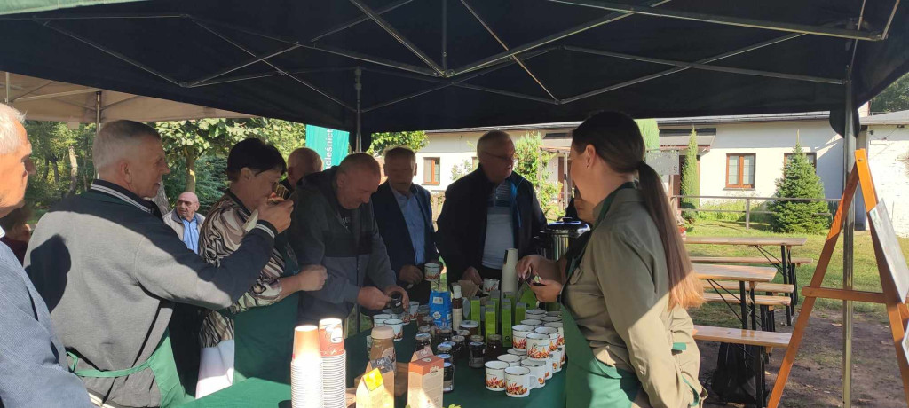 Seniorzy wzięli udział w warsztatach kulinarnych [zdjęcia]
