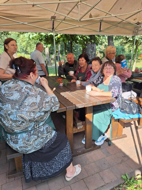 Seniorzy wzięli udział w warsztatach kulinarnych [zdjęcia]