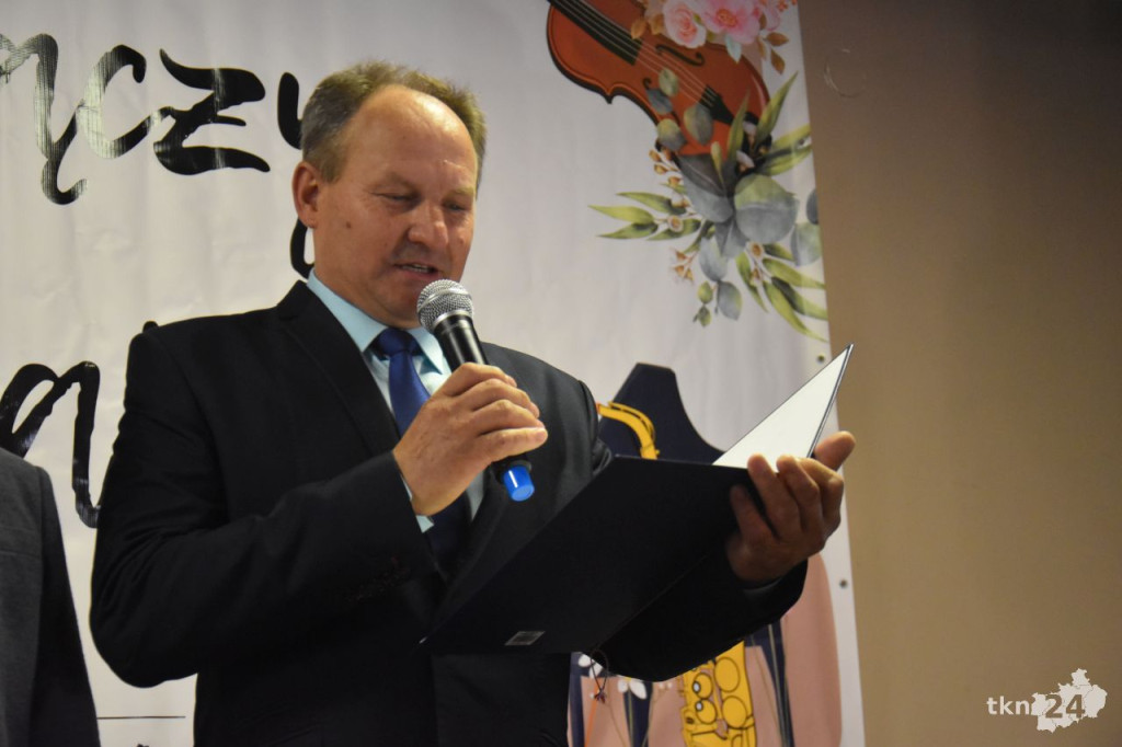 Młodzież z Jakimowic zagrała dla seniorów z gminy Radoszyce [wideo, zdjęcia]