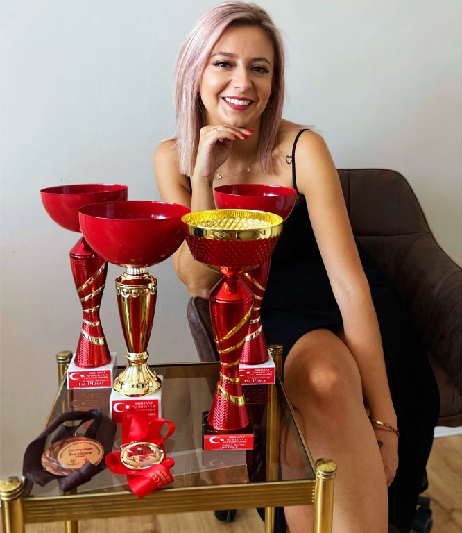 Aleksandra Zielińska mistrzynią w stylizacji paznokci! [zdjęcia]