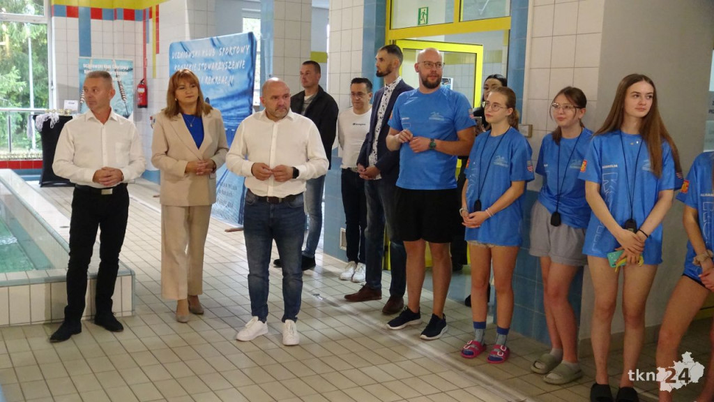 Ponad setka dzieci w basenie. Za nami zawody o Puchar Marszałka [wideo, zdjęcia]