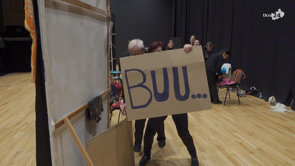 Nowa grupa teatralna w Końskich wystawiła spektakl `Teatrzyk Zielona Gęś` [wideo, zdjęcia]
