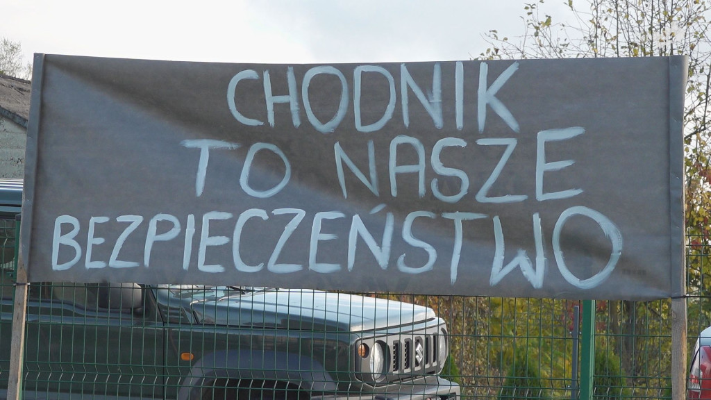 Debata o chodniku. W Pomorzanach wrze [wideo, zdjęcia]