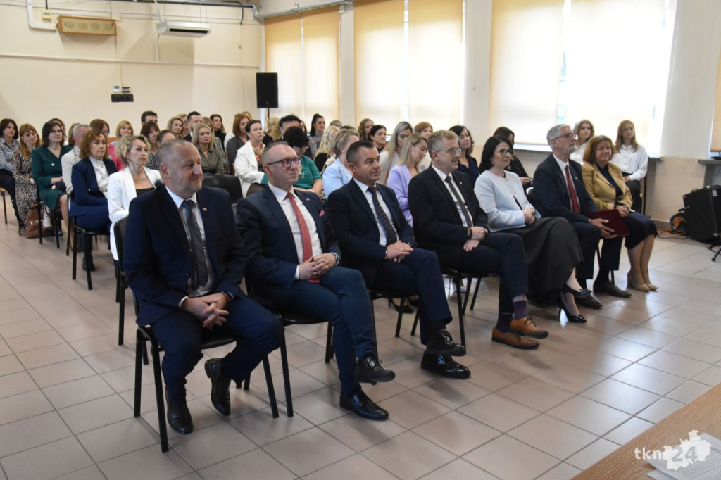 Starosta Konecki oraz Kuratorium Oświaty wyróżnili nauczycieli i dyrektorów [wideo, zdjęcia]