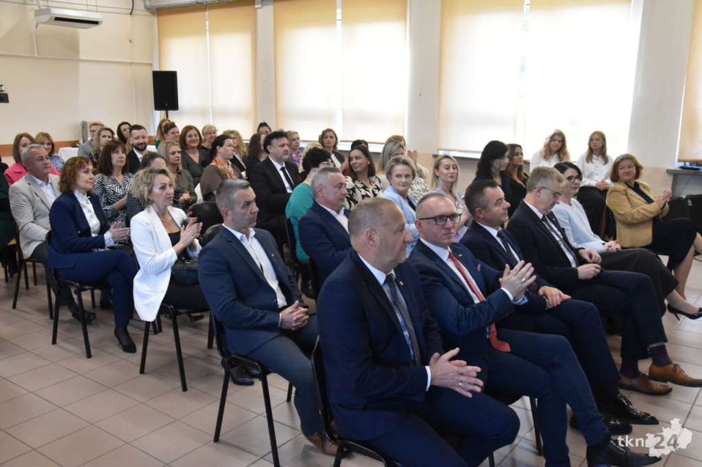 Starosta Konecki oraz Kuratorium Oświaty wyróżnili nauczycieli i dyrektorów [wideo, zdjęcia]