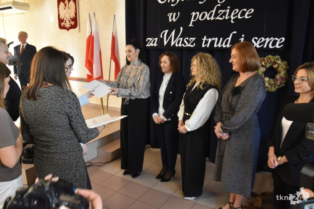 Starosta Konecki oraz Kuratorium Oświaty wyróżnili nauczycieli i dyrektorów [wideo, zdjęcia]