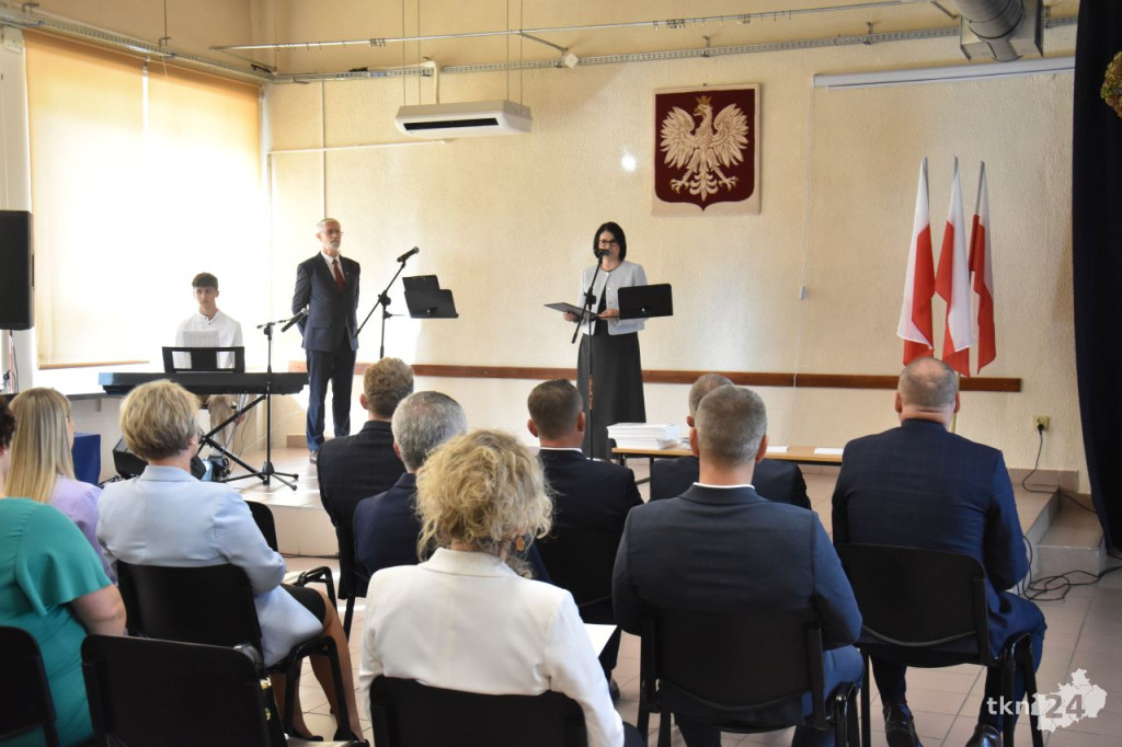 Starosta Konecki oraz Kuratorium Oświaty wyróżnili nauczycieli i dyrektorów [wideo, zdjęcia]