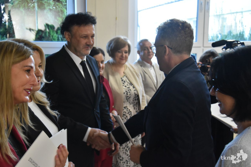 Starosta Konecki oraz Kuratorium Oświaty wyróżnili nauczycieli i dyrektorów [wideo, zdjęcia]