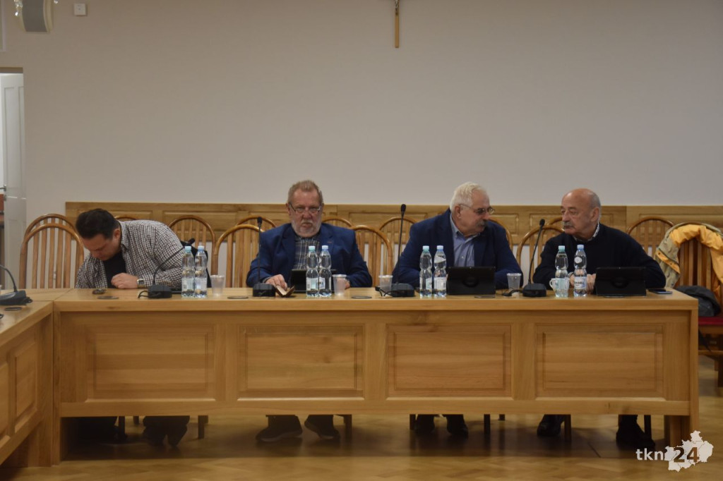 Nadzwyczajna Sesja Rady Miejskiej w Końskich: Zmiany w Budżecie na 2025 rok [wideo, zdjęcia]
