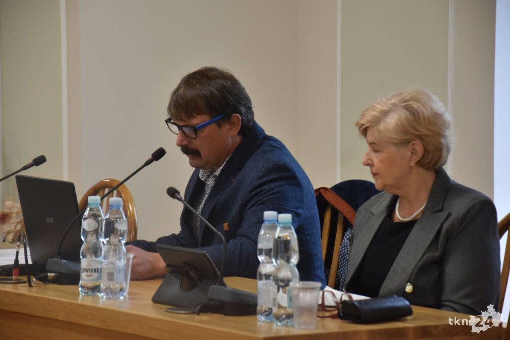 Nadzwyczajna Sesja Rady Miejskiej w Końskich: Zmiany w Budżecie na 2025 rok [wideo, zdjęcia]