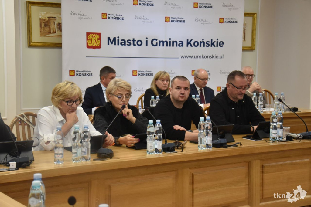 Nadzwyczajna Sesja Rady Miejskiej w Końskich: Zmiany w Budżecie na 2025 rok [wideo, zdjęcia]