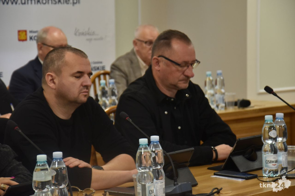 Nadzwyczajna Sesja Rady Miejskiej w Końskich: Zmiany w Budżecie na 2025 rok [wideo, zdjęcia]