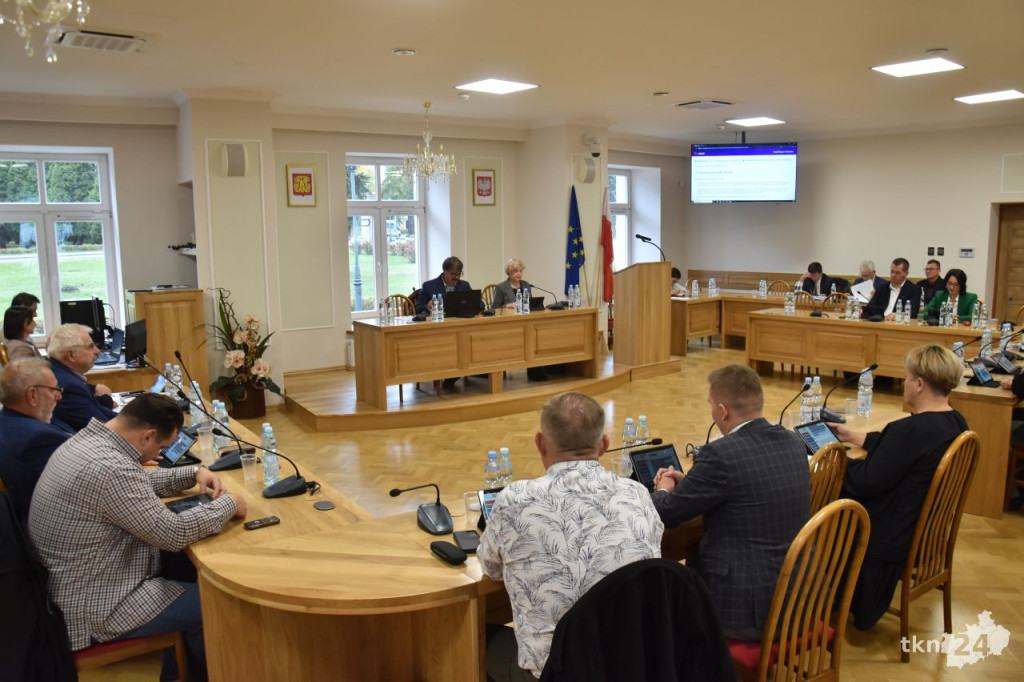 Nadzwyczajna Sesja Rady Miejskiej w Końskich: Zmiany w Budżecie na 2025 rok [wideo, zdjęcia]