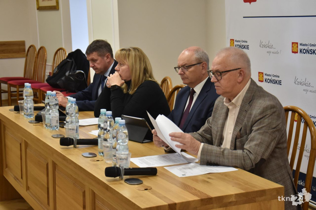 Nadzwyczajna Sesja Rady Miejskiej w Końskich: Zmiany w Budżecie na 2025 rok [wideo, zdjęcia]