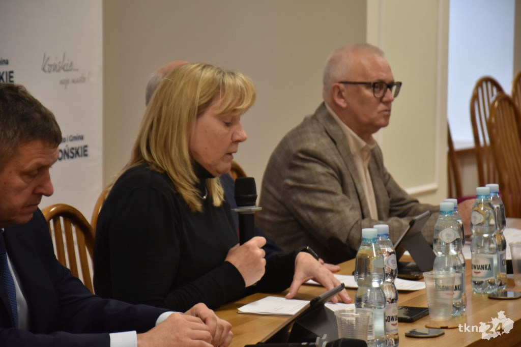 Nadzwyczajna Sesja Rady Miejskiej w Końskich: Zmiany w Budżecie na 2025 rok [wideo, zdjęcia]