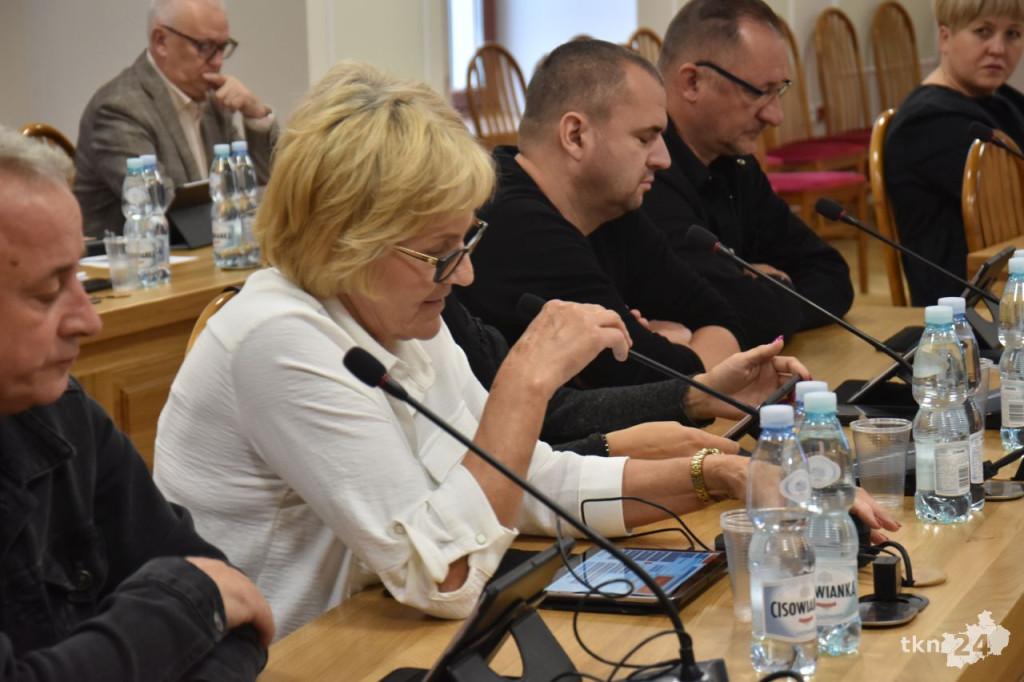 Nadzwyczajna Sesja Rady Miejskiej w Końskich: Zmiany w Budżecie na 2025 rok [wideo, zdjęcia]