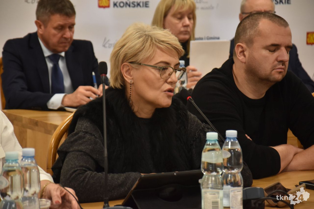 Nadzwyczajna Sesja Rady Miejskiej w Końskich: Zmiany w Budżecie na 2025 rok [wideo, zdjęcia]