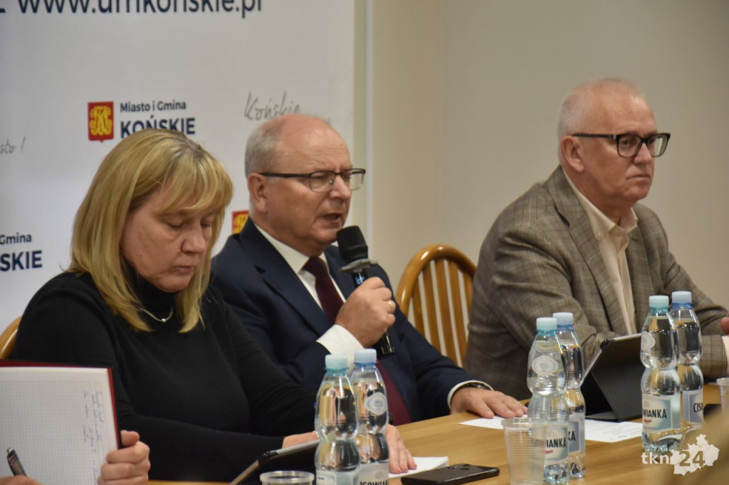 Nadzwyczajna Sesja Rady Miejskiej w Końskich: Zmiany w Budżecie na 2025 rok [wideo, zdjęcia]