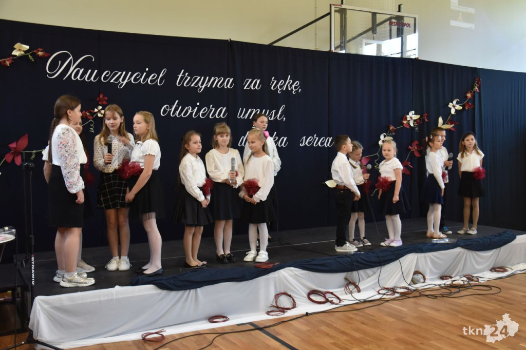Gmina Końskie doceniła zasłużonych nauczycieli z okazji Dnia Edukacji Narodowej [wideo, zdjęcia]