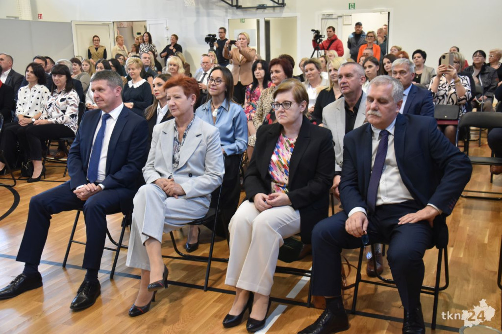Gmina Końskie doceniła zasłużonych nauczycieli z okazji Dnia Edukacji Narodowej [wideo, zdjęcia]