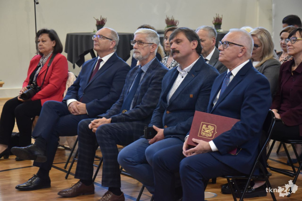 Gmina Końskie doceniła zasłużonych nauczycieli z okazji Dnia Edukacji Narodowej [wideo, zdjęcia]