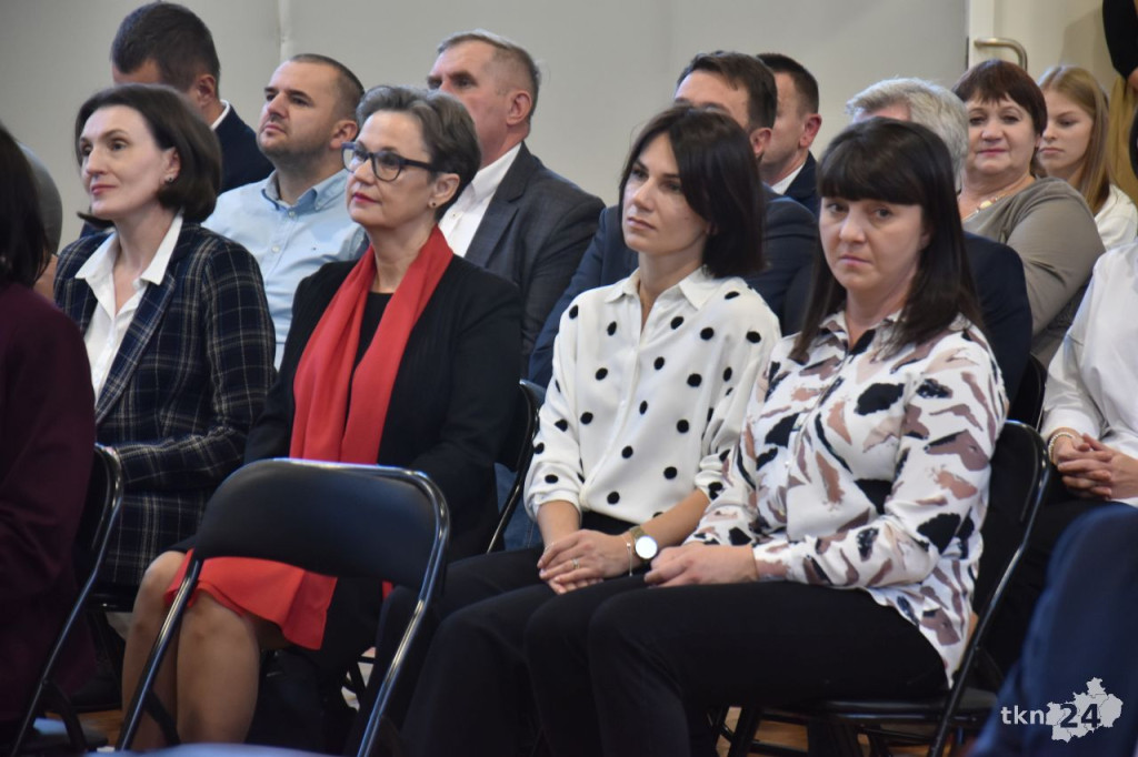 Gmina Końskie doceniła zasłużonych nauczycieli z okazji Dnia Edukacji Narodowej [wideo, zdjęcia]