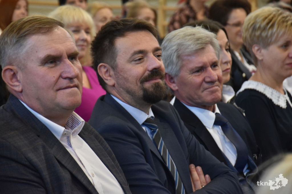 Gmina Końskie doceniła zasłużonych nauczycieli z okazji Dnia Edukacji Narodowej [wideo, zdjęcia]